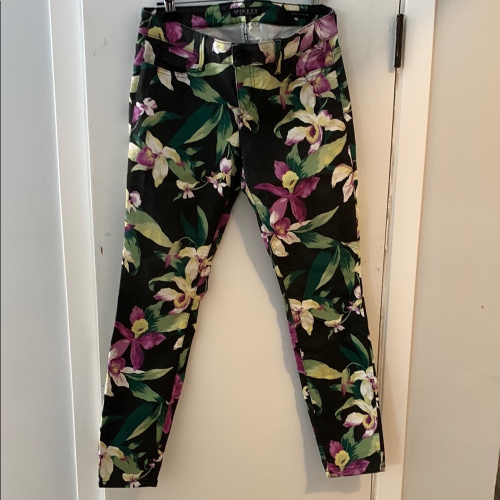 NWOT Guess “Kate” Legging jeans Size 30